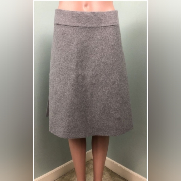 ANN TAYLOR GRAY SWEATER SKIRT SIZE MEDIUM - Picture 5 of 8